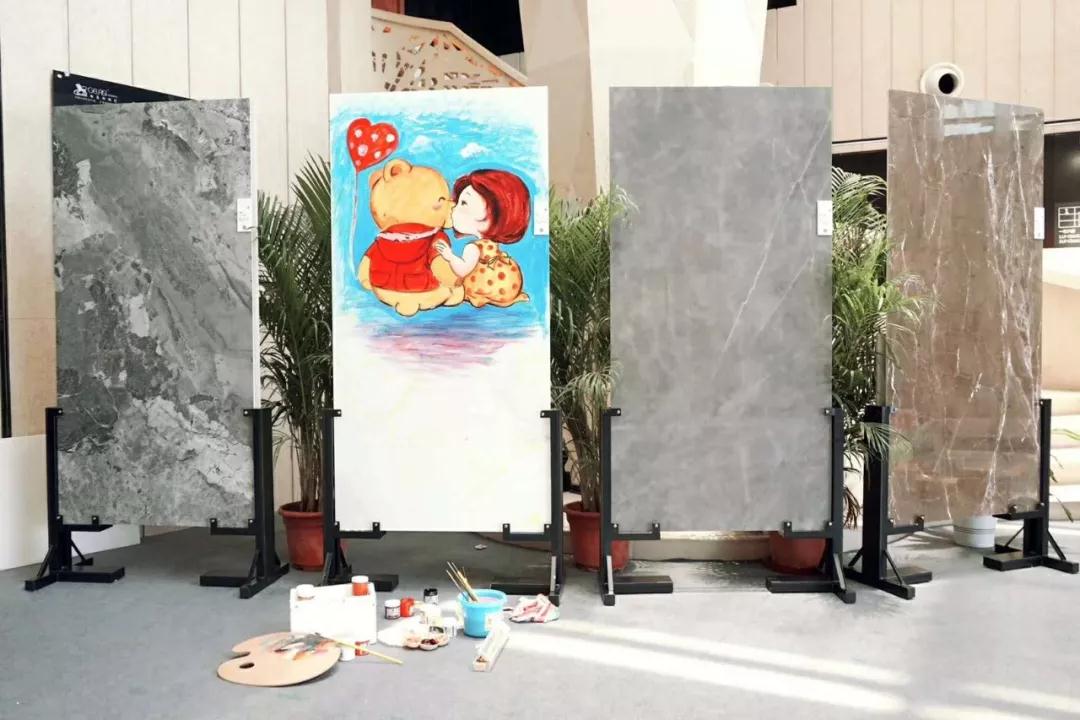 名插畫師龍躉在格萊斯new pearl大板創作 (2).jpg